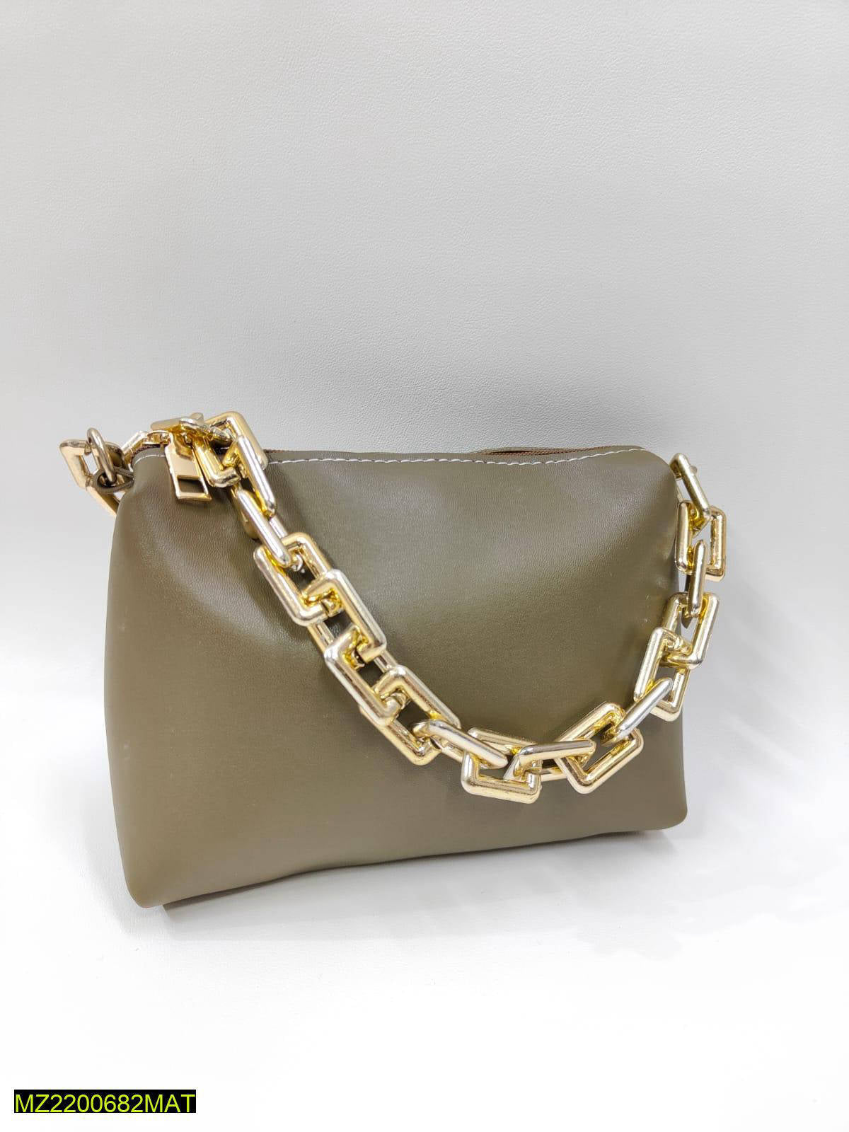 Women thick chain makeup pouch Markaz