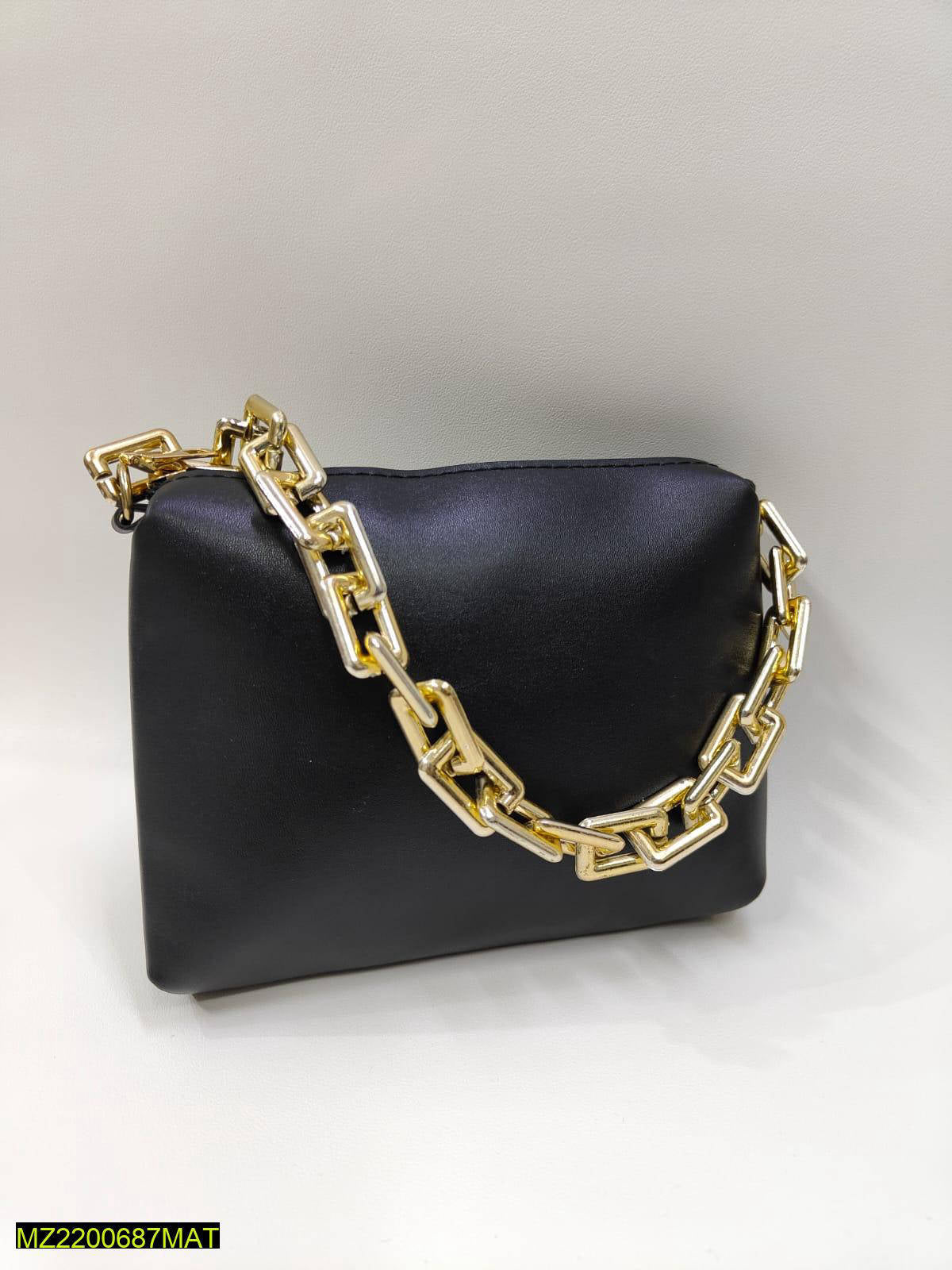 Women thick chain makeup pouch Markaz