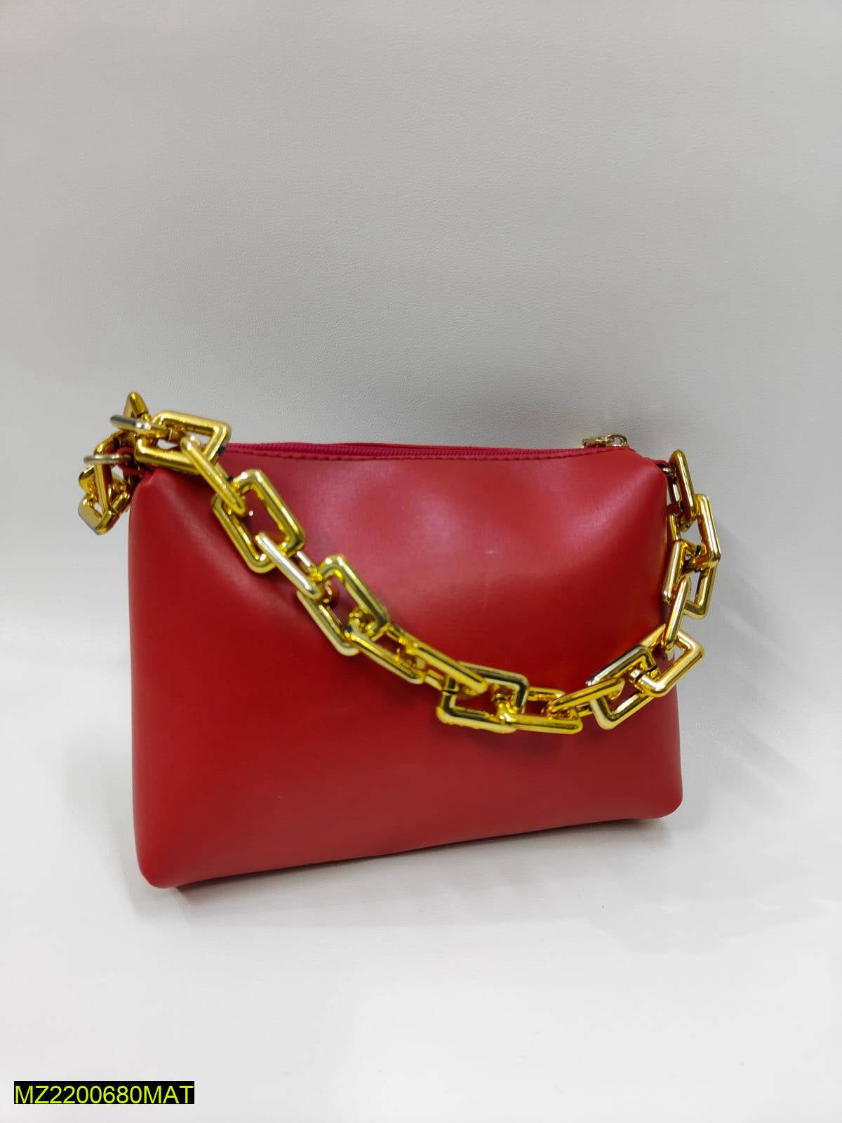 Women thick chain makeup pouch Markaz